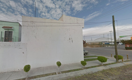 Casa En Recuperacion En La Colonia El Cantar Gto. Sh05