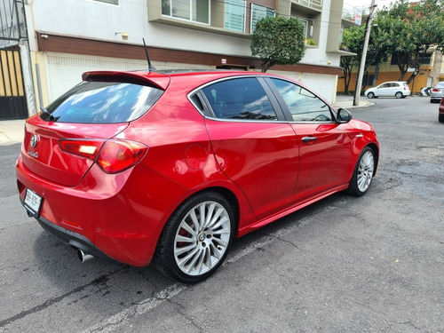 Imagen 4 de 14 de Alfa Romeo Giulietta Quadrifoglio 2015 $279500 Socio Anca
