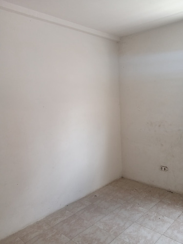 Imagen 3 de 10 de Townhouse Valencia Century 21 El Parral 04244989766 Gm