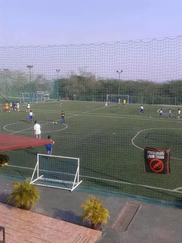 Gm - Se Vende Centro Deportivo En Charallave Con Canchas De Futbol, Piscina, Restaurante, Estacionamiento Y Los Servicios Necesarios En Terreno De 13.189 M2.
