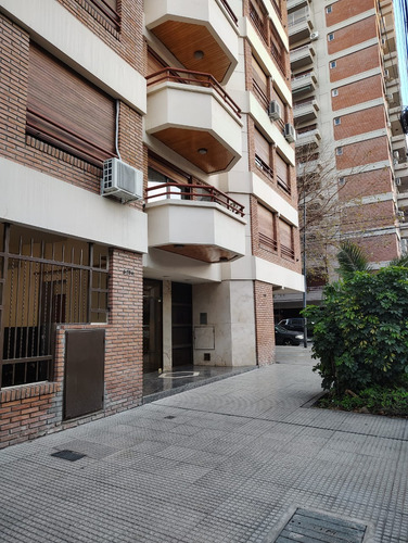 Alquilo 2 Amb Con Cochera, Excelente Zona, Estado Impecable