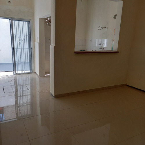Imagen 18 de 19 de Dueño Vende Casa De Época Remodelada, Planta Baja, En Zona Tranquila De Pocitos. 120 Mts Cuadrados Superficie Total Del Terreno. Con Garaje Y Patio.
