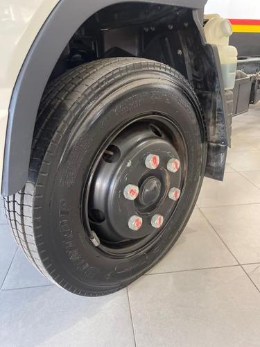 Imagen 7 de 15 de Mitsubishi Canter Fe85