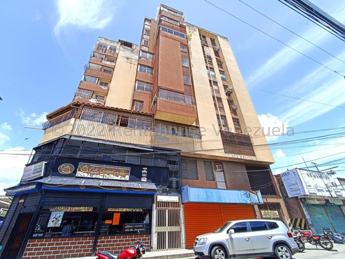 Jip 23-1067. Venta De Cómodo Apartamento De 3hab, 2 Baños, Estacionamiento Cubierto, En El Centro, Cercanía A Comercios, Colegios, Centros De Salud, Centros Comerciales. La Victoria. Aragua.