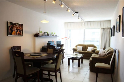 Imagen 4 de 13 de Apartamento En Punta Del Este, A Poca Distancia De La Playa Brava, Excelente Construcción,muy Luminoso, Con Servicios.