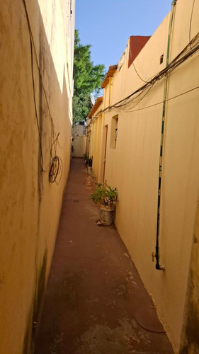 Casa De Pasillo En Venta De 1 Dormitorio Con Patio En Barrio Parque Casado