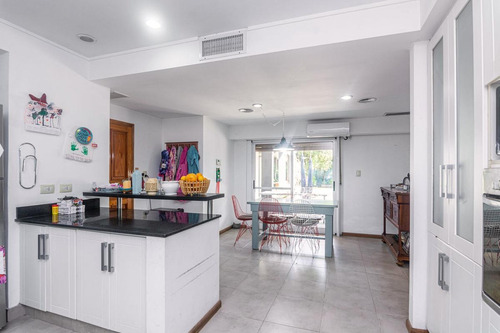 Imagen 9 de 30 de Venta · Casa En Barrio Ecológico De 242 M² Construidos, Jardín Y Pileta | Calles 460 Y 13c