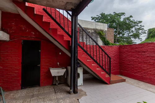 Venta De Casa 2 Dormitorios Con Cochera En Rosario - Humberto Primo Al 1500