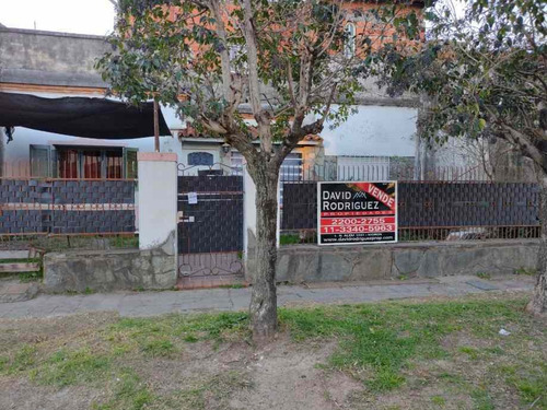 Imagen 2 de 14 de Casa Ideal Para 2 Familias En Venta - El Palomar