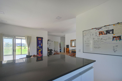 Venta Casa Pb 4 Ambientes Barrio San Lucas