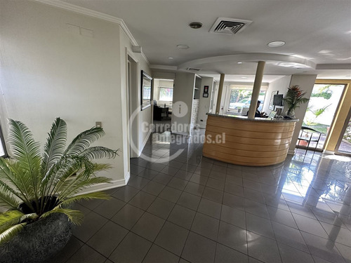 Casa En Venta De 7 Dorm. En Vitacura