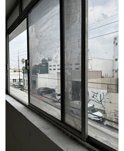 Local Comercial Con Oficinas En Venta En El Centro De Monterrey