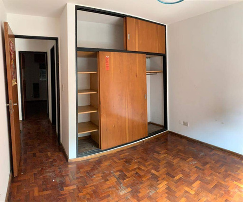 Imagen 4 de 7 de Chacabuco Al 100 En Venta - Liquido!!! 2 Dorm . Frente C/ Balcón . Amplio