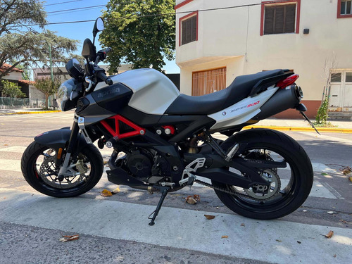 Imagen 13 de 23 de Aprilia Shiver 900 Naked