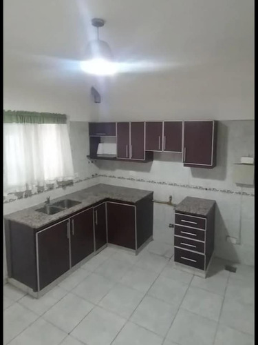 Imagen 2 de 8 de Permuta - Triplex De 4 Ambientes En Venta - Paso Del Rey