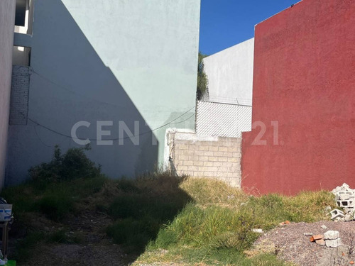Terreno En Privada En La Colonia La Carcaña