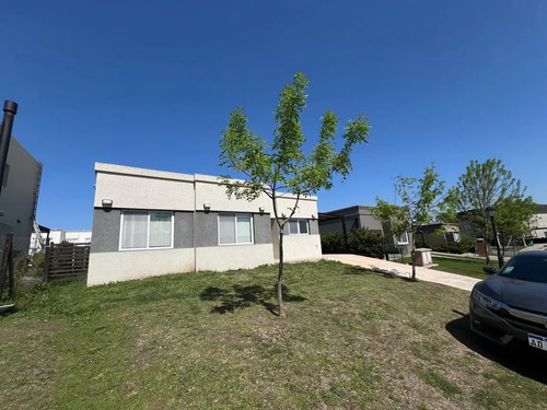 Casa 4 Amb Con Pileta Barrio Santa Elena Pilar Del Este