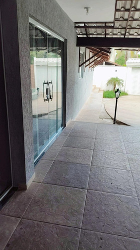 Casa De Esquina Próx. Estr. Do Campinho Próx. Á Padaria Craque Do Pão
