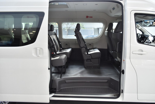 Imagen 5 de 22 de Toyota Hiace 2.8 Tdi Commuter 6at 14a