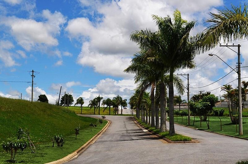 Lote De 1.011 M Em Condomínio Fechado Na Cidade De Guararema, Á Apenas 45 Minutos De São Paulo; Com Fácil Acesso Pela Rodovia Aírton Senna Ou Dutra. C - Te0124