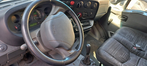 Imagem 3 de 13 de Caminhão Iveco 35s14