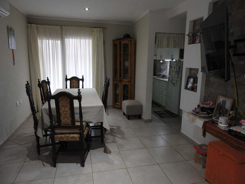 Casa Tipo Dúplex En Hnos D´adam N°975, Procrear