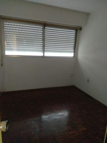 Imagen 7 de 9 de Frente A 18 De Julio Vivienda Ó Oficina