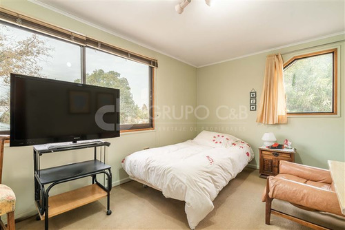 Casa En Venta De 5 Dorm. En Macul