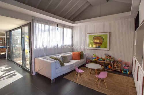 Venta De Casa Con 4 Dormitorios En Pueblo Mío, Manantiales.