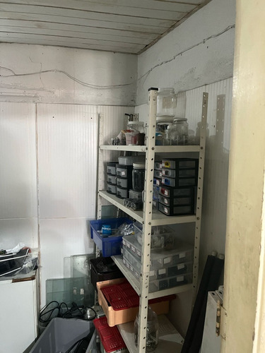 Vendo Todos Os Itens, Componentes E Armários Que Estão Na Fo