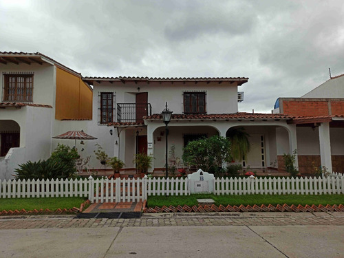 Imagen 2 de 22 de Hermosa Casa Quinta En Urb La Mantuana Country . Lis #22-9217