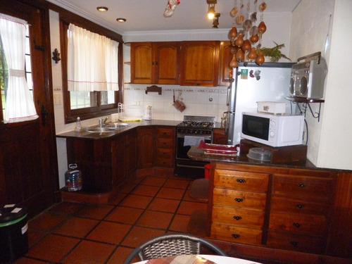 Imagen 2 de 13 de Chalet En Mogotes A Pasos Del Mar - 5 Personas - Wi Fi - Gran Parque - Estacionamiento -