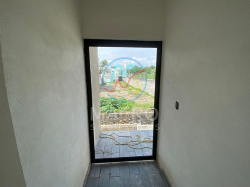 Casa En Preventa En Fracc. Tehuicil Con Escrituras, Con Amplio Jardín Y Alberca