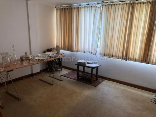 Imagen 11 de 13 de Casa Con Mucho Potencial Para Remodelar En Cumbres De Curumo Caracas 22-24516