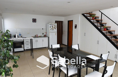 Imagen 3 de 17 de Venta De Duplex En 514 Y 133 José Hernández