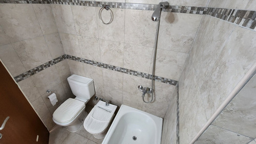 Imagen 8 de 15 de Departamento 2 Ambientes Caseros Centro