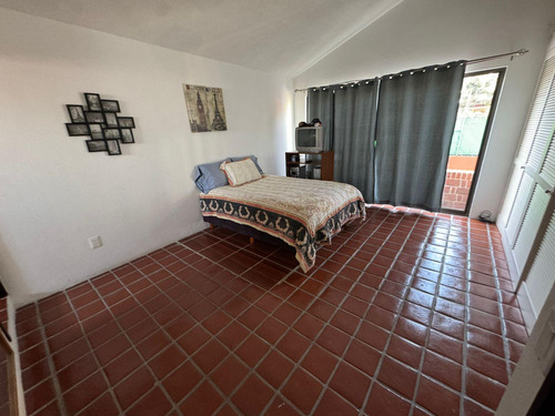 Casa Sola De Dos Niveles En Venta, En Privada Con Vigilancia En Lomas Tetela, Cuernavaca Morelos