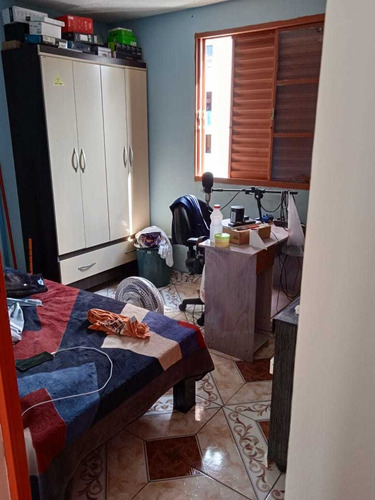 Vendo Apartamento Bem Conservado Com 2 Quartos, Ótimo Local E Bem Barato!