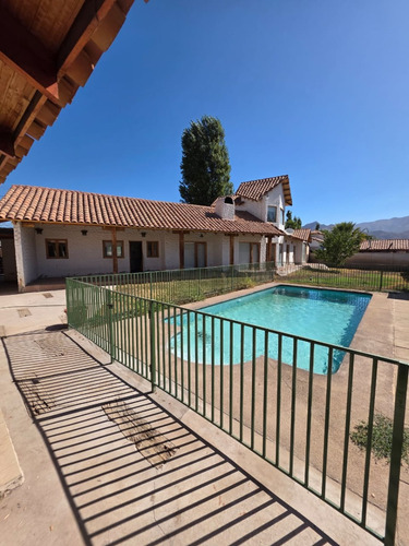 En Venta Casa En Rinconada De Los Andes Estilo Chilena 4h 3b