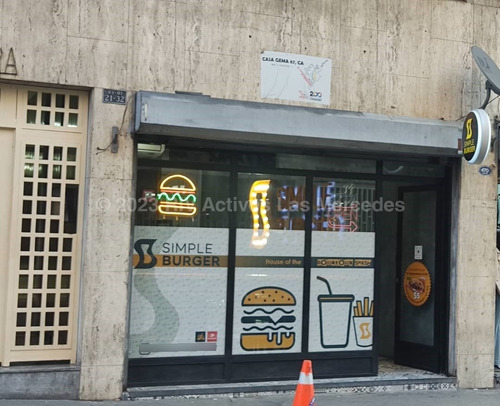 Local Comercial En Venta, Ubicado En La Av. Urdaneta