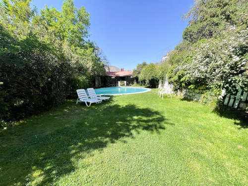 Casa En Venta De 4 Dorm. En Lo Barnechea
