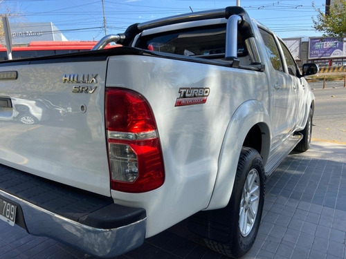 Imagen 7 de 10 de Toyota Hilux 2013 3.0 Cd Srv I 171cv 4x2