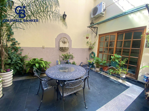 Casa En Venta 8 Ambientes En Boedo