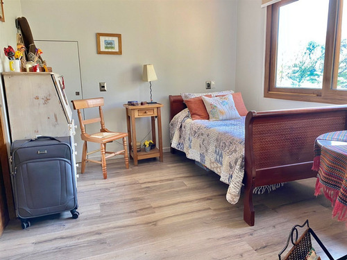 Dos Casas, Una Grande Familiar Y Otra Ideal Para Los Abuelos