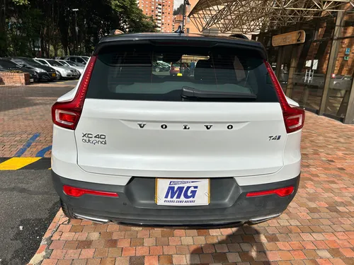 Volvo XC40 2.0 T4 R-design
