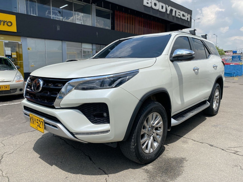 Imagen 3 de 25 de Toyota Fortuner Srv 2021