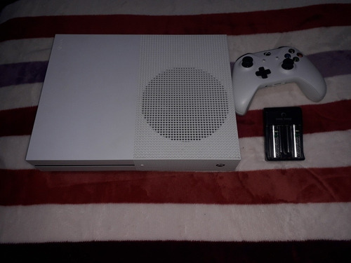 Xbox One S 1tb.Un Jostick+cargador Portatil Y Pilas