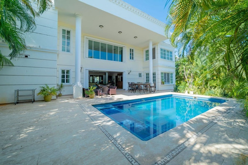 Residencial En Venta En Lagos Del Sol ( Estilo Neoclasica)