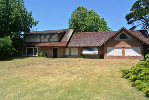 Casa En Venta / 5 Dorm / Punta Del Este / Golf / At2 6380