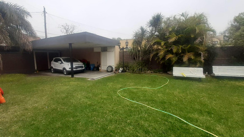 Casa En Venta 5 Amb Amplio Fondo Libre, Pileta Y Quincho